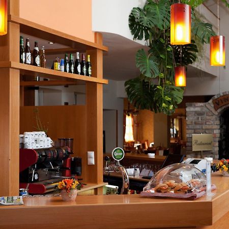 Gastland M0 Hotel & Conference Center Szigetszentmiklós Екстериор снимка