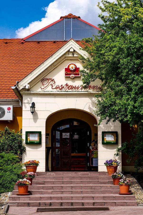 Gastland M0 Hotel & Conference Center Szigetszentmiklós Екстериор снимка