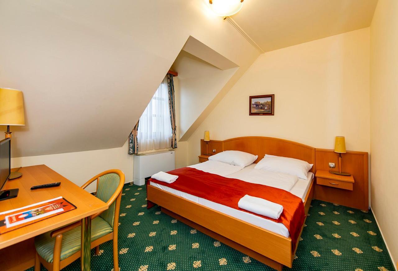 Gastland M0 Hotel & Conference Center Szigetszentmiklós Екстериор снимка
