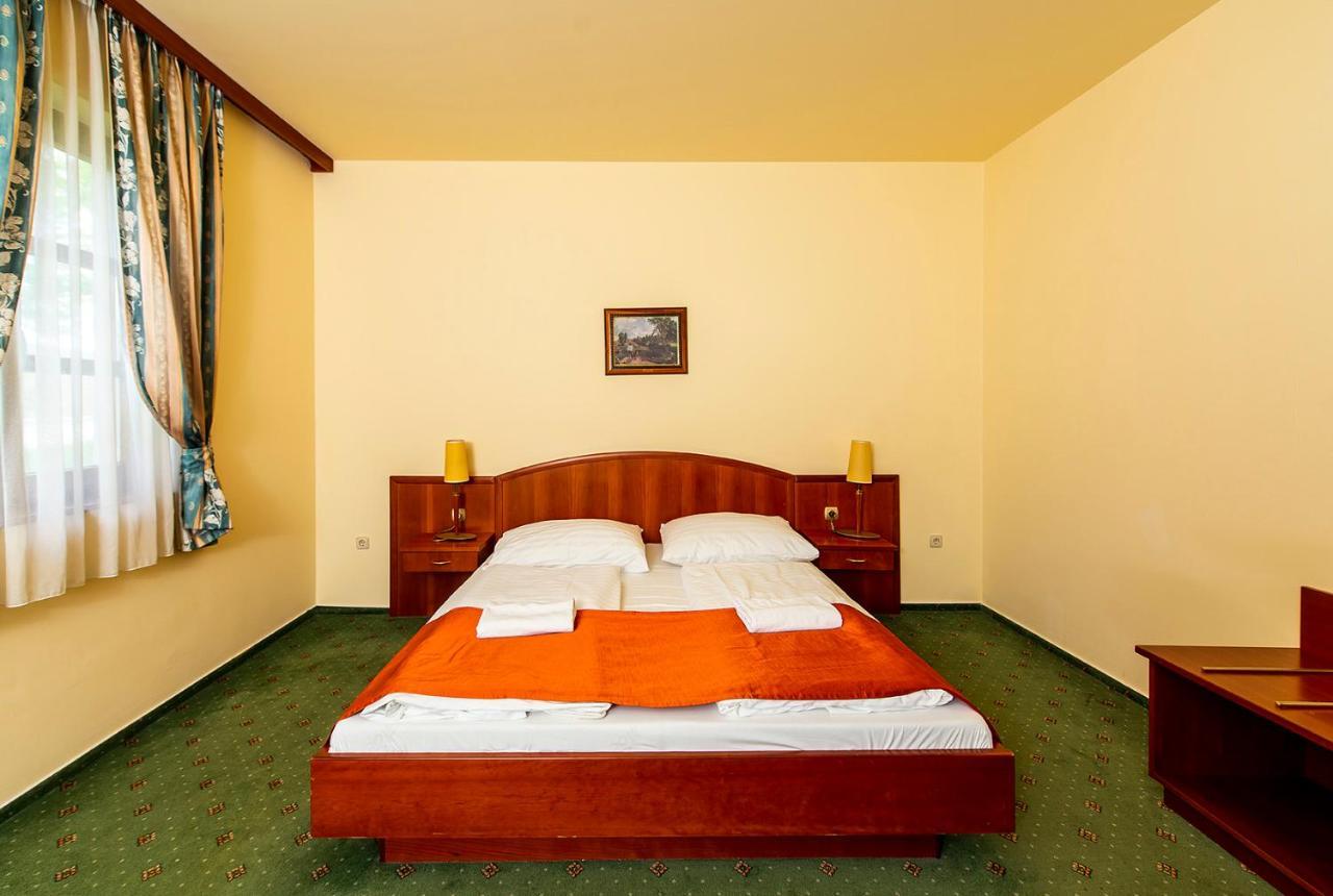 Gastland M0 Hotel & Conference Center Szigetszentmiklós Екстериор снимка