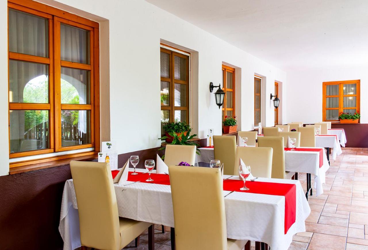 Gastland M0 Hotel & Conference Center Szigetszentmiklós Екстериор снимка