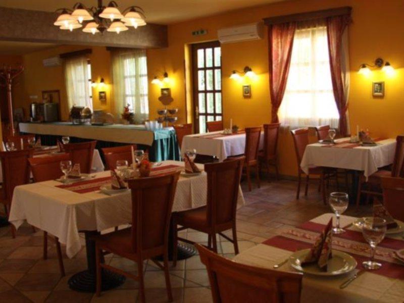 Gastland M0 Hotel & Conference Center Szigetszentmiklós Екстериор снимка