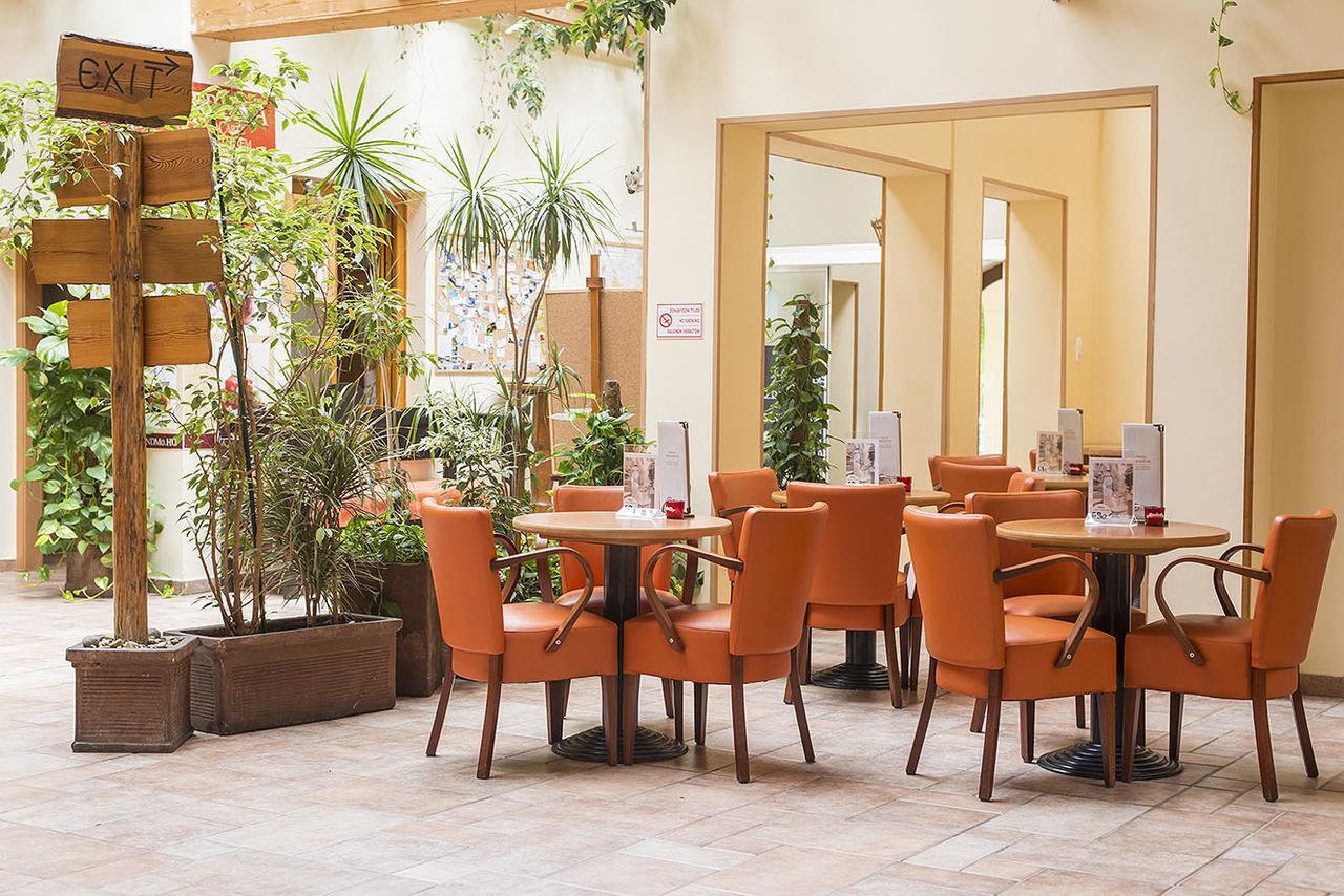 Gastland M0 Hotel & Conference Center Szigetszentmiklós Екстериор снимка