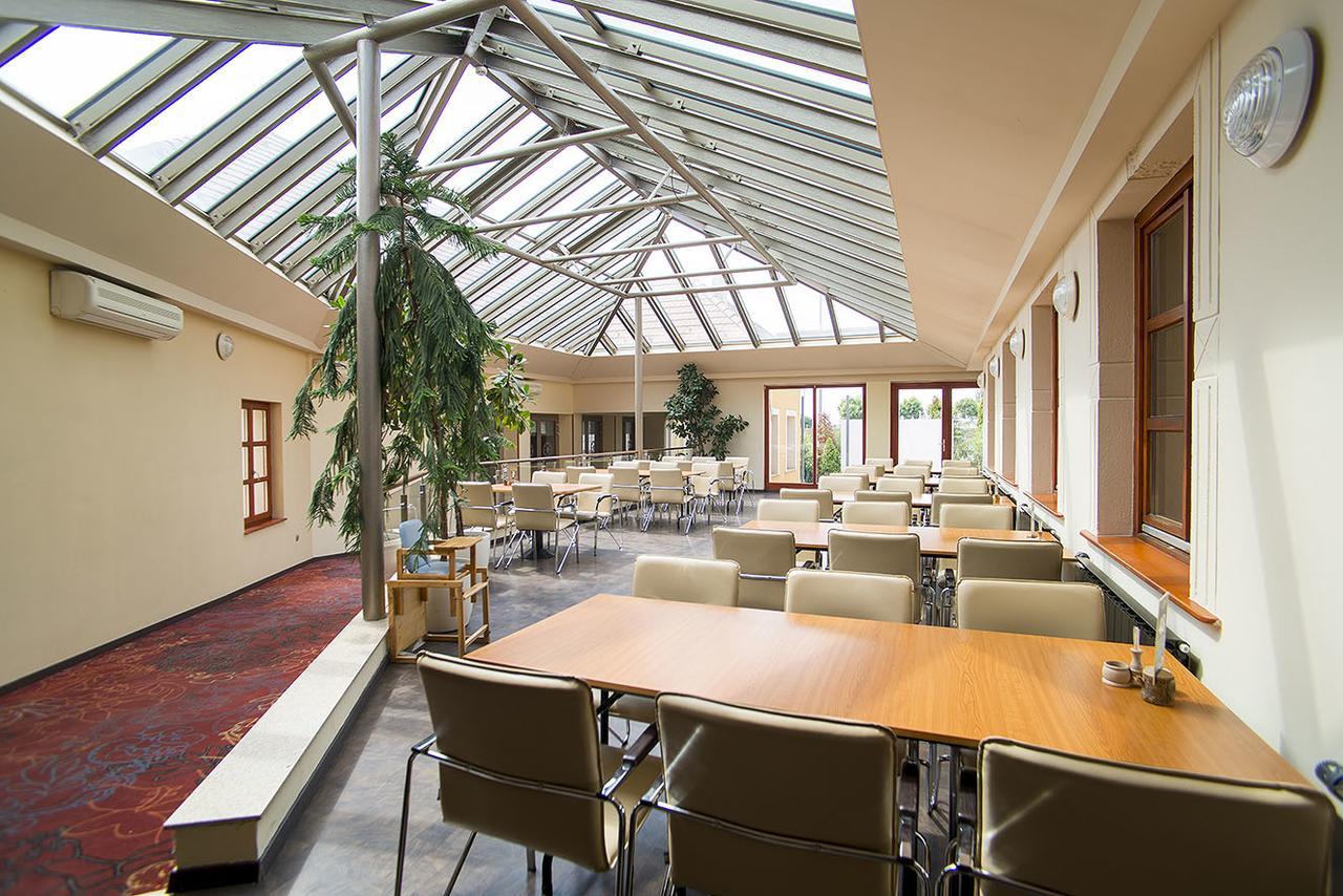 Gastland M0 Hotel & Conference Center Szigetszentmiklós Екстериор снимка