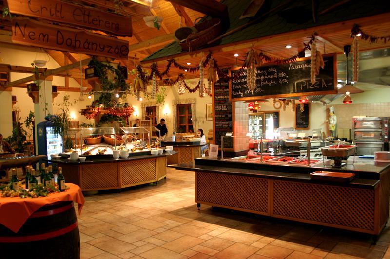 Gastland M0 Hotel & Conference Center Szigetszentmiklós Екстериор снимка